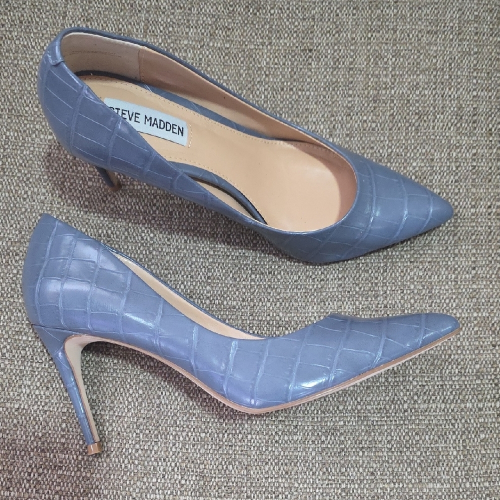 Steve Madden Slate Croc-Embossed Heels - Picture 3 of 5